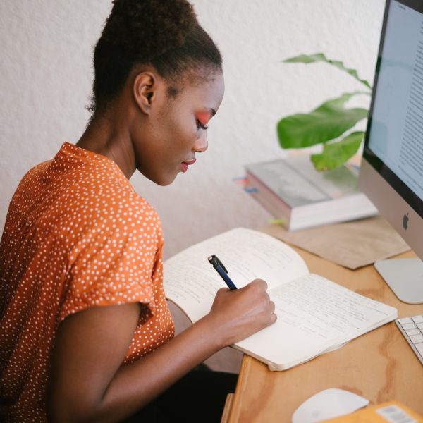 Taking notes while doing computer work